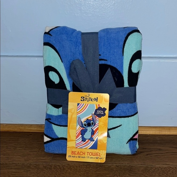 NWT Stitch Beach Towel - Picture 1 of 5